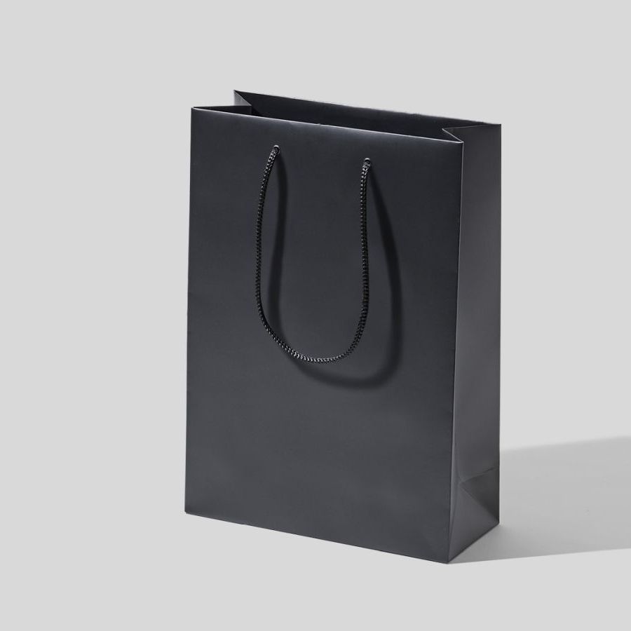 Torba papierowa Kraft Classic w kolorze czarnym – widok 45°